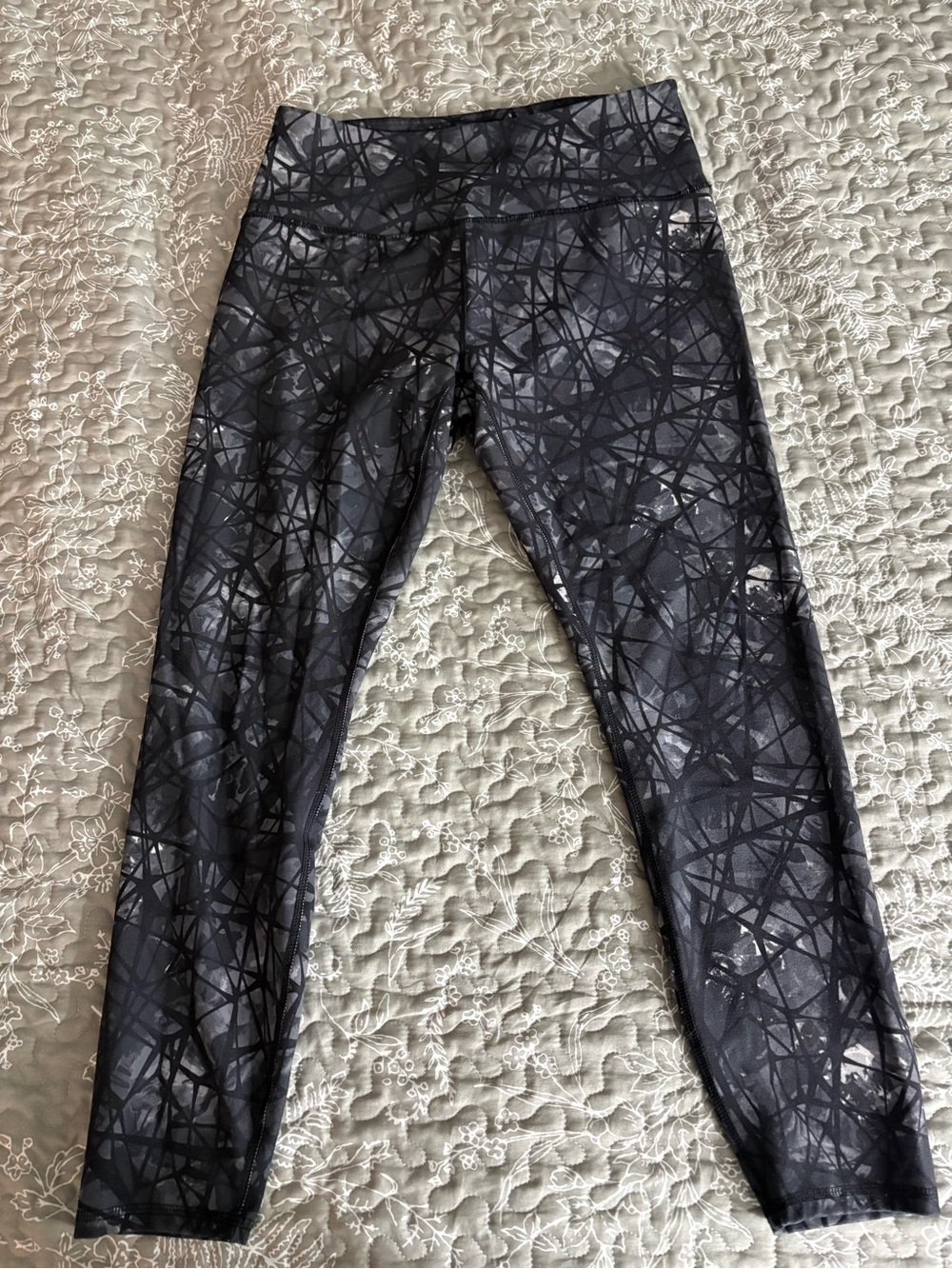 Women's Black & Gray Patterned Active Leggings